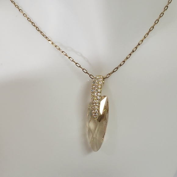 Swarovski Jewelry - SWAROVSKI LARGE FACETED CRYSTAL GOLD NECKLACE SIGNATURE SWAN